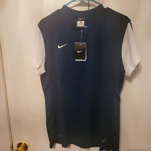 Women Dri-fit Nike  short sleeve  t shirt  navy color. Size large